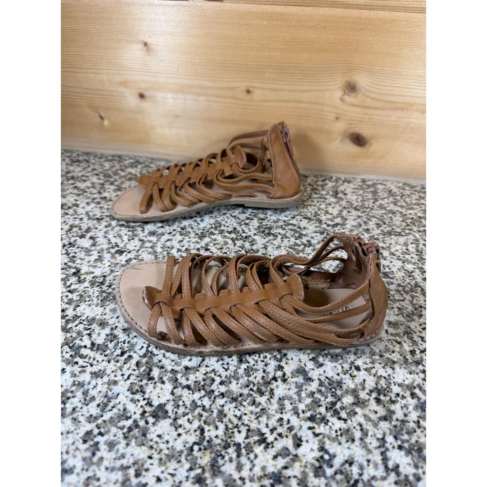 Old Navy Girls Tan Brown Faux Leather Gladiator Strappy Back Zip Sandals Size 11
